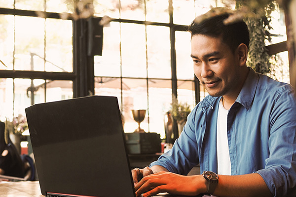 Meet Akane, our Monash Online student adviser